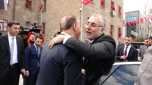 Bakan Işıkhan: "Türkiye 2026 yılında kadın istihdamını en fazla artıran ülke oldu"
"2026 yılı Ocak ayı itibarıyla 10 milyon 409 bin kadınımız istihdam edilmektedir"
'İş Pozitif Programı' ile  bugüne kadar 1 milyon 989 bin 285 kadının işe yerleşmesini sağladık"