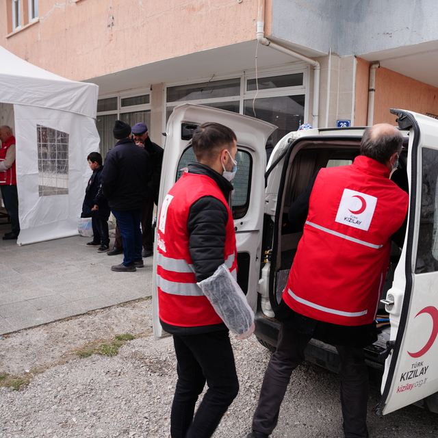Çubuk'ta ihtiyaç sahiplerine yönelik yardımlar sürüyor