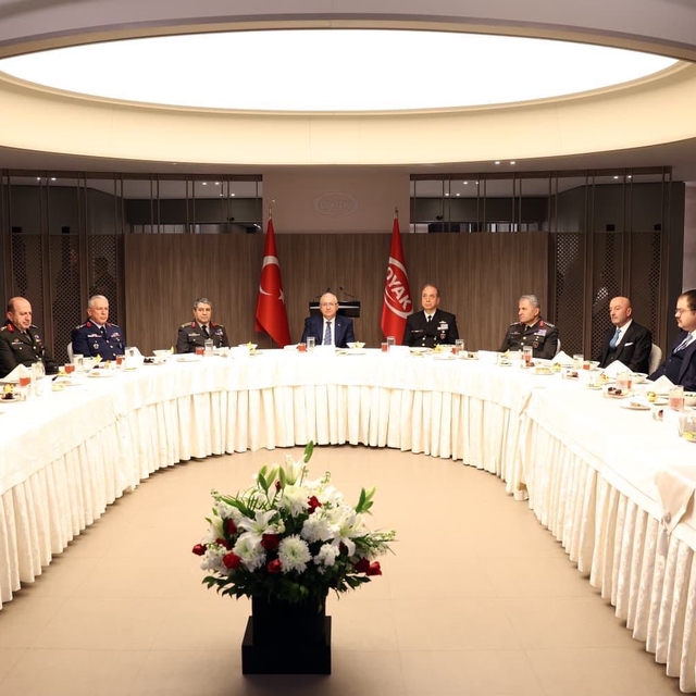 Bakan Güler, OYAK Yönetim Kurulu Başkanı Aksakallı ve beraberindekilerle if...