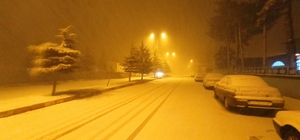 Yeşilyurt ve Artova'da kar yağışı sürüyor