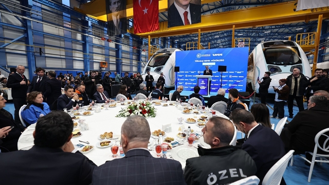 Bakan Uraloğlu: Demiryolu ağımızı 2053 yılına kadar, 28 bin 590 kilometreye yükseltmeyi planladık (2)