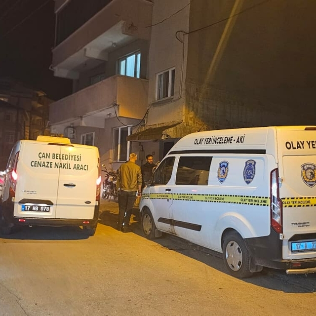 Çanakkale'de vatandaşları 300 milyon lira dolandırdığı ileri sürülen emlakç...