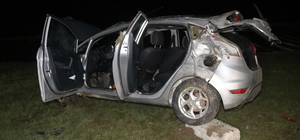 Amasya'da devrilen otomobildeki 2 kişi yaralandı