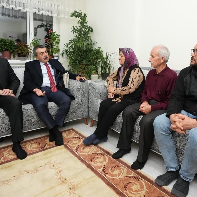Bakanlar Tekin ve Çiftçi, öldürülen öğretmenin Konya'daki ailesine taziye z...