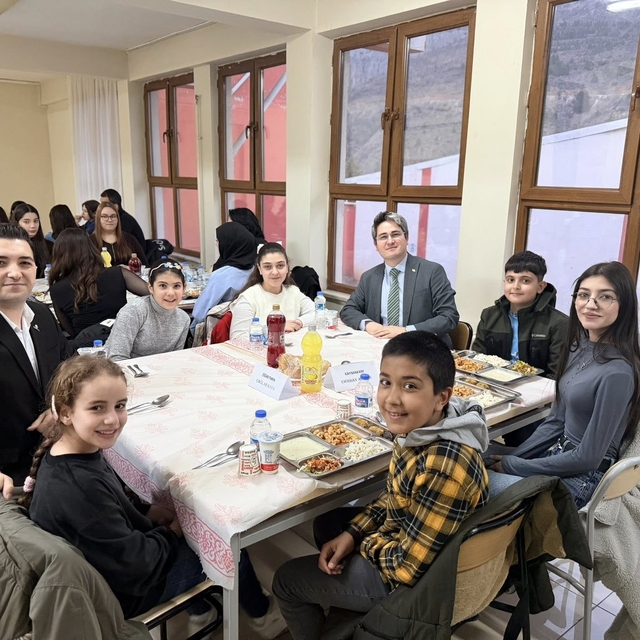 Kemaliye'de öğrencilerle iftar programı düzenlendi