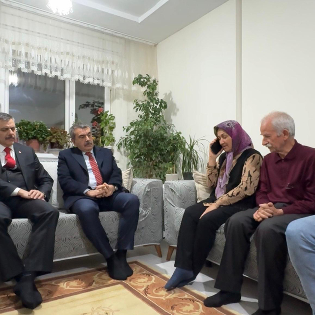 Bakan Tekin ve Bakan Çiftçi, cinayete kurban giden Fatma Nur öğretmenin ail...