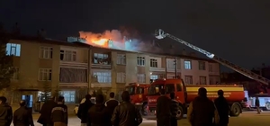Konya’da 3 katlı apartmanın çatısında yangın paniği