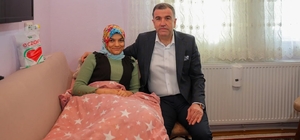 Sosyal medya üzerinden pasta-börek satarak geçimini sağlayan aileye Vali Eldivan’dan moral ziyareti