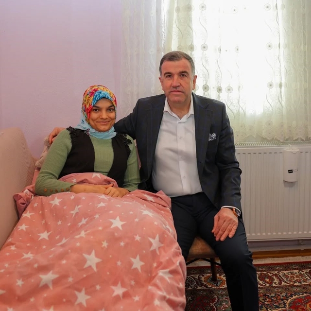 Sosyal medya üzerinden pasta-börek satarak geçimini sağlayan aileye Vali El...