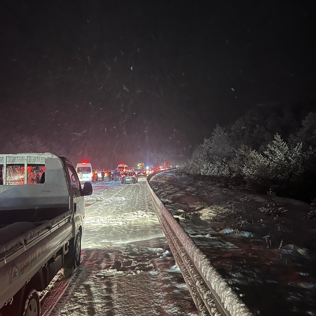 Kastamonu'da yoğun kar yağışı ulaşımı olumsuz etkiledi