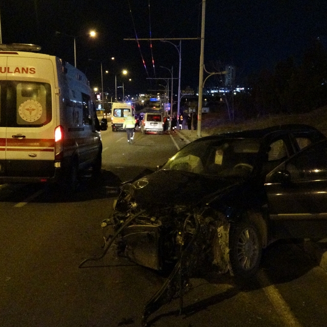 Malatya'da üç aracın karıştığı kazada 4 kişi yaralandı