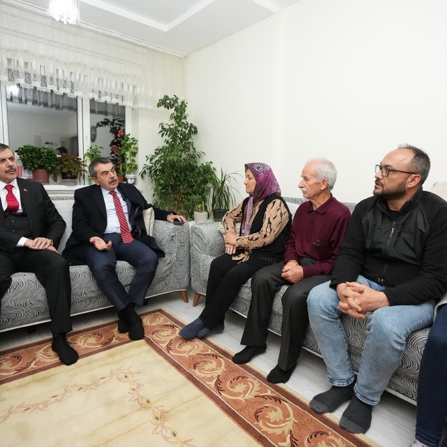 Bakan Tekin ve Çiftçi'den Fatma Nur öğretmenin ailesine taziye ziyareti