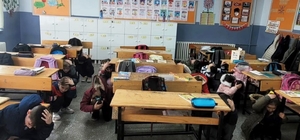 Altıntaş'ta Zafer İlkokulunda deprem tatbikatı