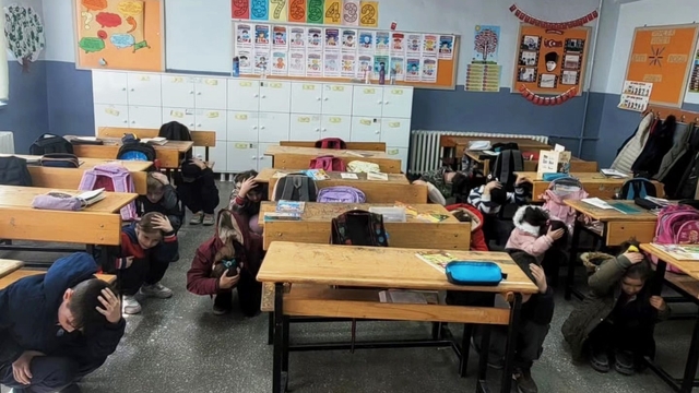 Altıntaş'ta Zafer İlkokulunda deprem tatbikatı