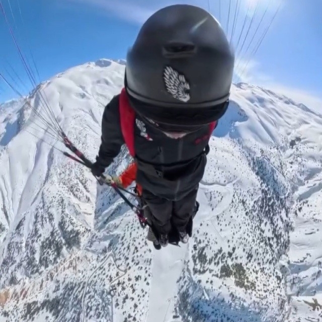 Ekstrem sporcu Koçak, Erzincan'da wingsuit ve paraşütle 500 metreden atladı