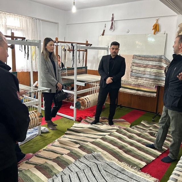 Türkeli'de geleneksel kilim dokumacılığı yaşatılıyor