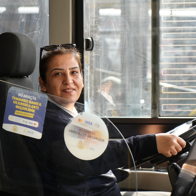 Hayaliydi, başardı: Şehrin ilk kadın otobüs şoförü oldu