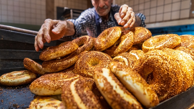 Manisa'nın tescilli lezzeti sahur sofralarının vazgeçilmezi
Manisa'nın taban simidine Ramazan'da yoğun ilgi