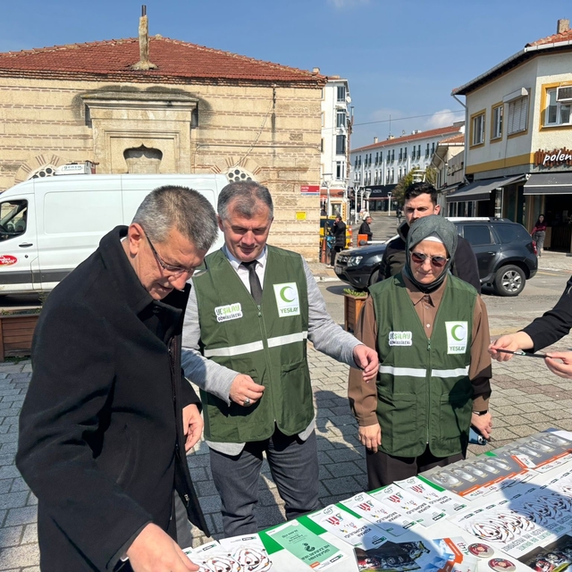 Babaeski'de Yeşilay bilgilendirme standı kuruldu