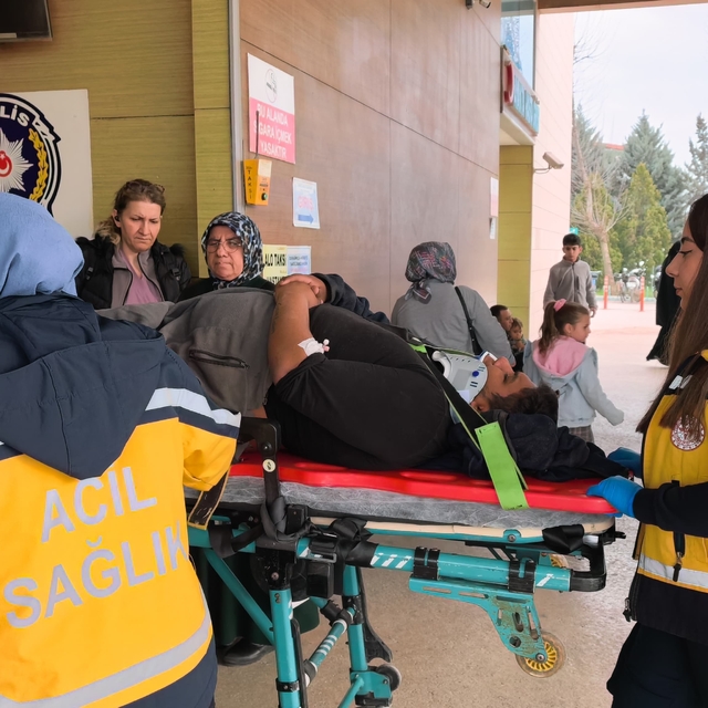 Kontrolü kaybeden kamyonet yoldan çıktı