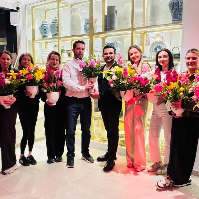 Çiçekler kadınların elinde sanat eserine dönüştü
Kadınlardan dekoratif çiçe...