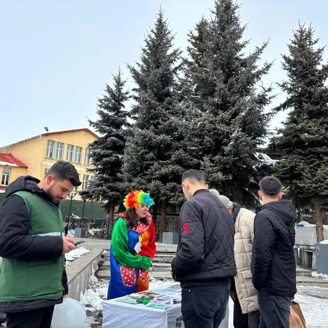 Kars'ta bağımlılıkla mücadele standı açıldı