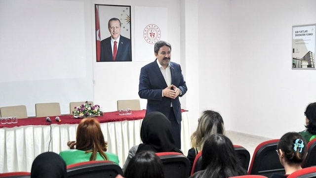 Yeşilay Eskişehir'de "Bağımlılıkla Mücadele" semineri yaptı