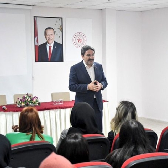 Yeşilay Eskişehir'de "Bağımlılıkla Mücadele" semineri yaptı