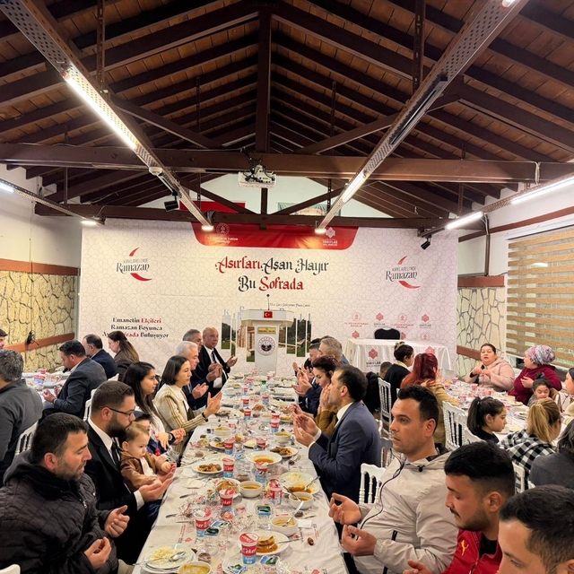 Kırklareli Valisi Turan, Roman vatandaşlarla iftarda buluştu