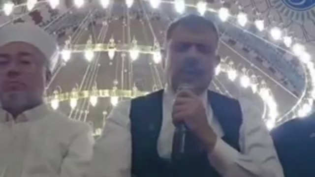 Bakan Çiftçi, teravih namazı sonrası Kur'an-ı Kerim okudu