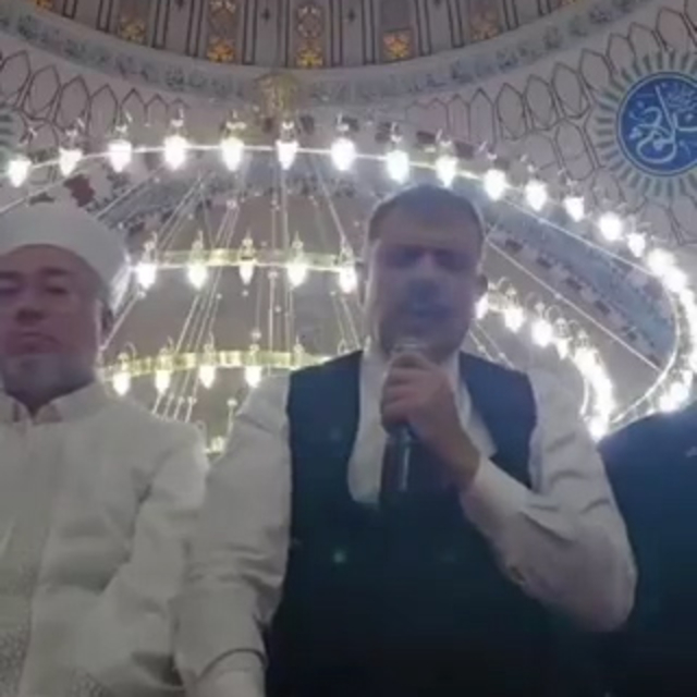 Bakan Çiftçi, teravih namazı sonrası Kur'an-ı Kerim okudu