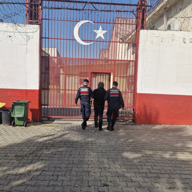 Hapis cezasıyla aranıyordu jandarmadan kaçamadı