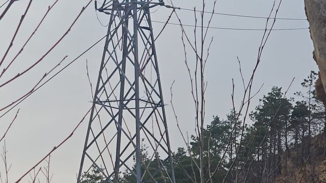 Vinç kiralayarak 1 milyon TL'lik kablo çaldılar