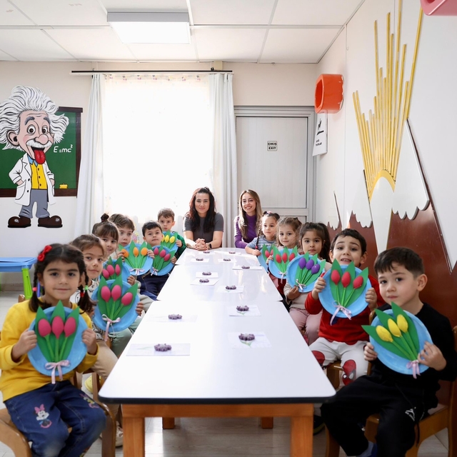 Didim'de miniklerden Kadınlar Günü'ne renkli dokunuş