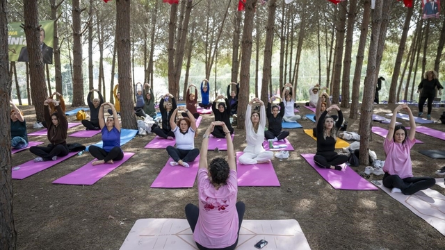 Mersin'de kadınlar doğada yoga ve sanatla buluştu
