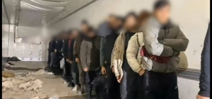 İran sınırından Türkiye'ye giren kaçak göçmenler, TIR'da yakalandı