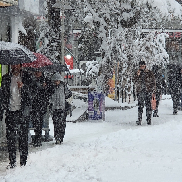 Van'da Mart sürprizi: Bahar beklerken kar kapıya dayandı
Van'da Mart kapıda...