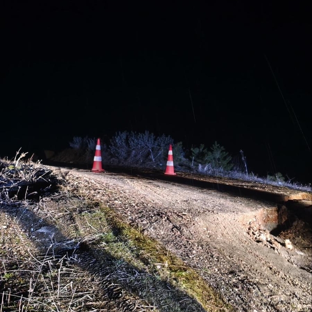 Bilecik'te yağış nedeniyle köy yolu çöktü
