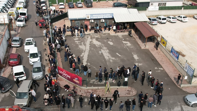 Konya'da plaka değiştirme kuyruğu