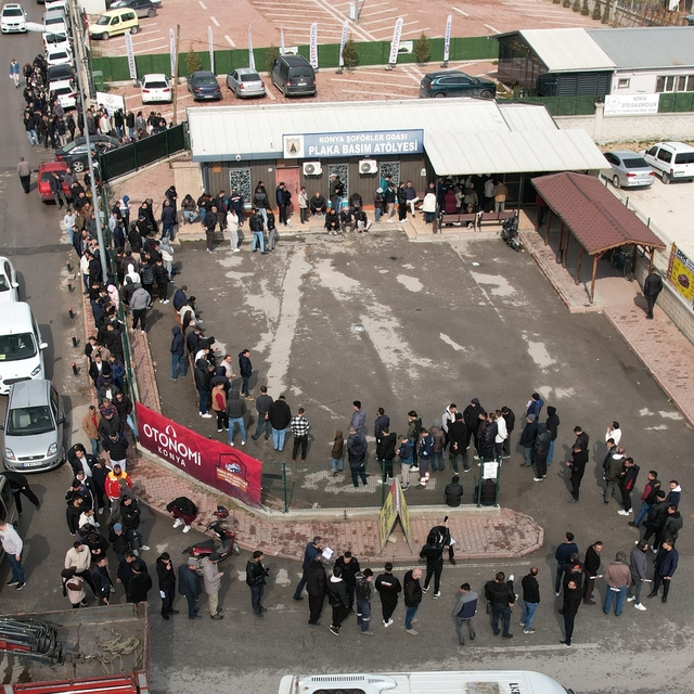 Konya'da plaka değiştirme kuyruğu
