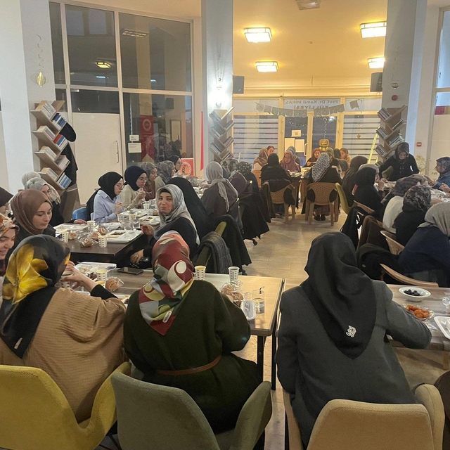 Müftülük personelleri üniversite öğrencileriyle iftarda buluştu