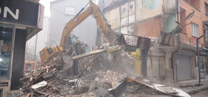Türkeli'de metruk binalar yıkılıyor