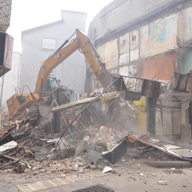 Türkeli'de metruk binalar yıkılıyor