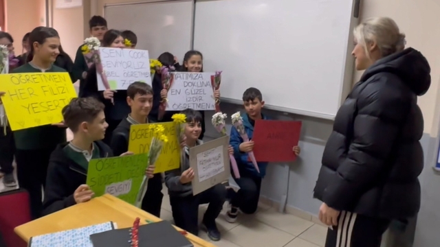 Fatma Nur öğretmenin anısına kendi öğretmenlerini mutlu ettiler