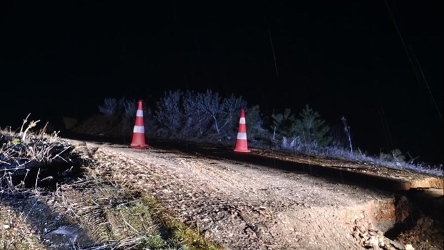Bilecik'te yağış nedeniyle köy yolu çöktü