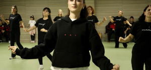 Tekirdağ'da kadın öğretmenler halk danslarıyla stres atıyor