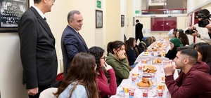 Rektör Prof. Dr. Altun, Eczacılık Fakültesi öğrencileri ile iftar yaptı