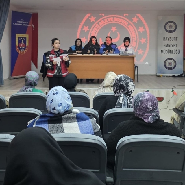 Arpalı'da 'Birlikte Güçlü Bir Aileyiz' projesi veli ve öğretmenlere anlatıl...