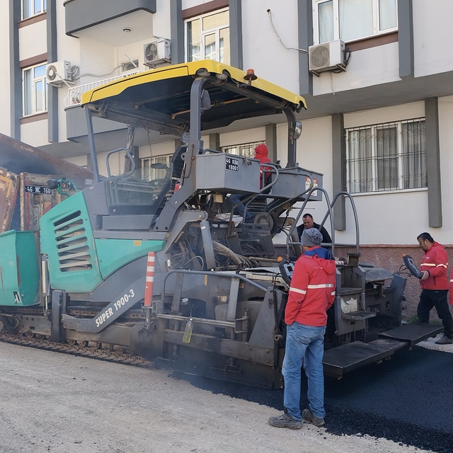 Kahramanmaraş'ta asfalt yenileme çalışmaları sürüyor