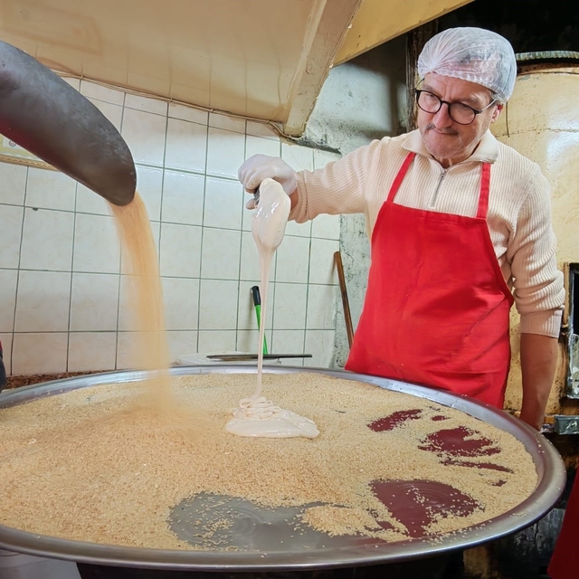 Ramazan geleneği 'Susamlı helva' tezgahlarda
Manisa'nın Demirci ilçesinde 7...
